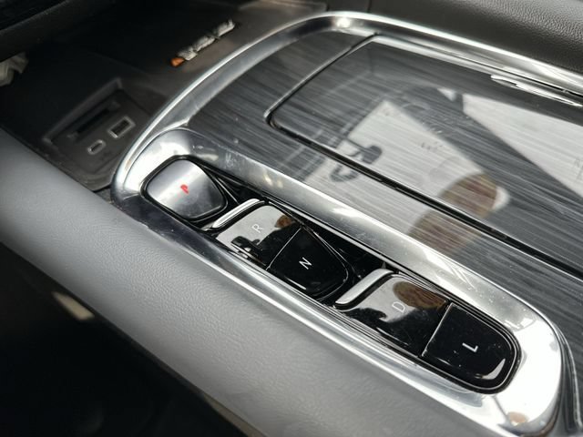 Used 2024 Buick Enclave Essence w/ Experience Buick Package AWD/4WD image 23