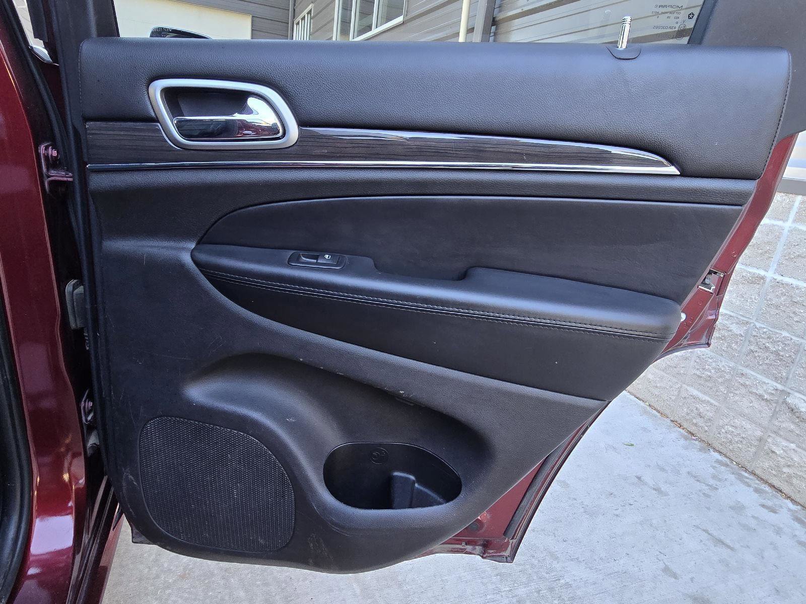 Used 2018 Jeep Grand Cherokee Overland image 35