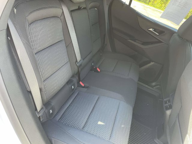 Used 2027 Chevrolet Equinox LT FWD image 16