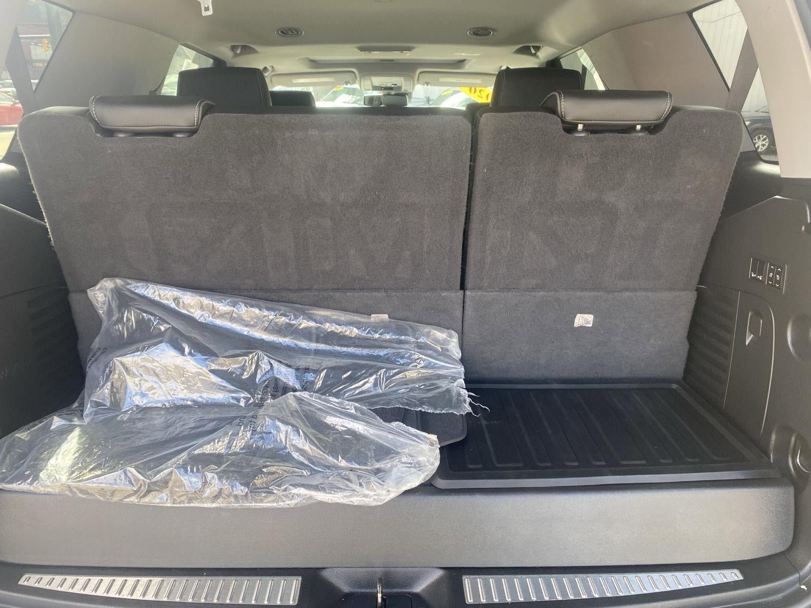 Used 2020 GMC Yukon Denali w/ Denali Premium Package image 34