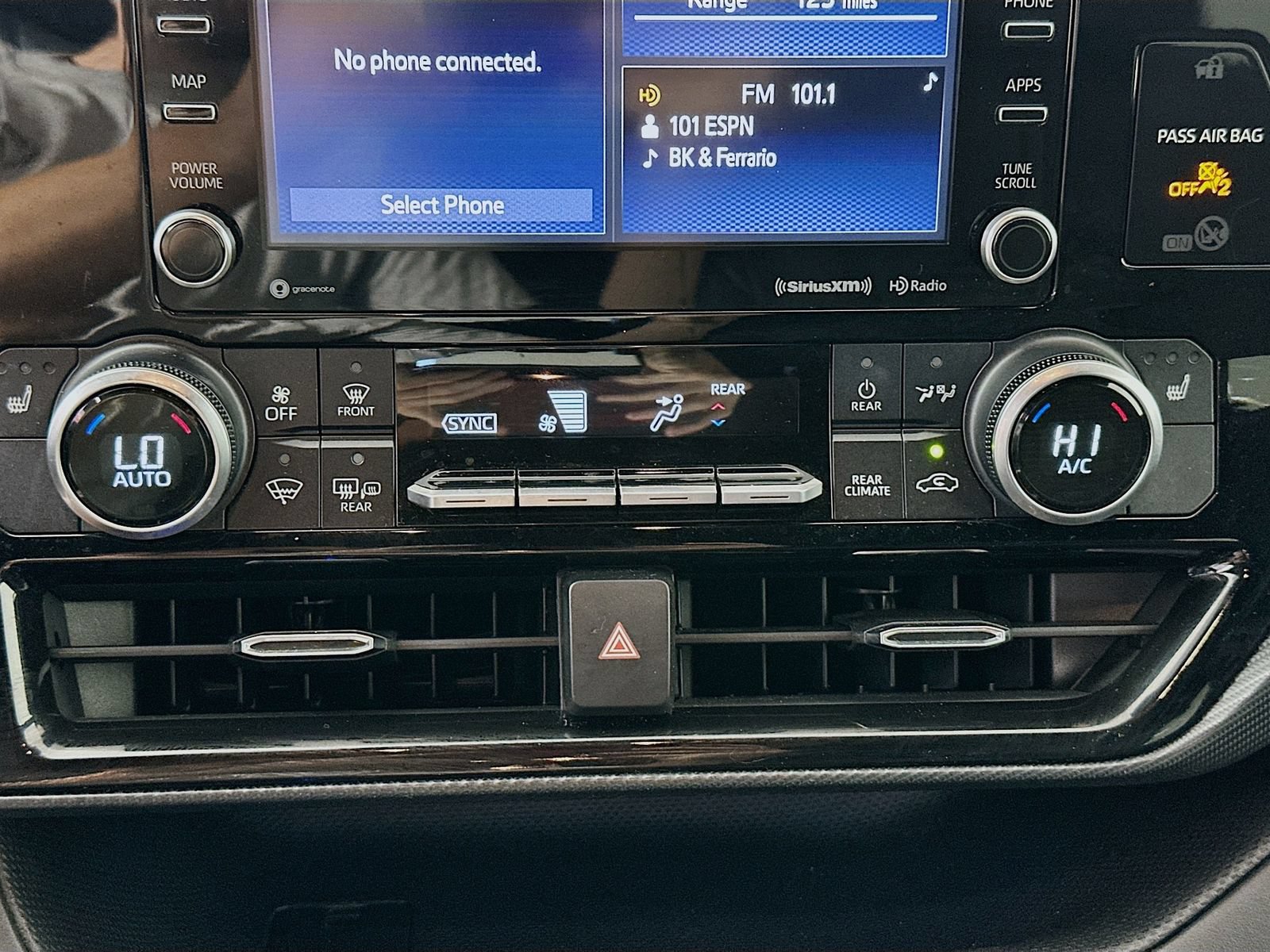 Used 2021 Toyota Highlander XSE FWD image 15