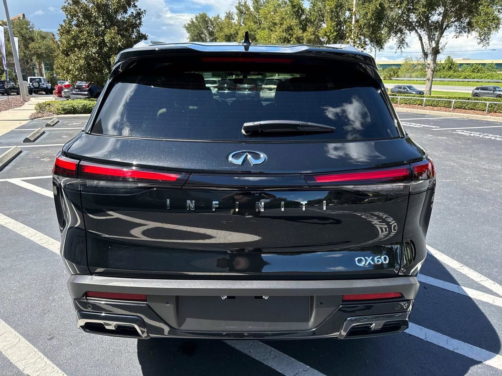 Certified 2025 INFINITI QX60 Luxe image 3