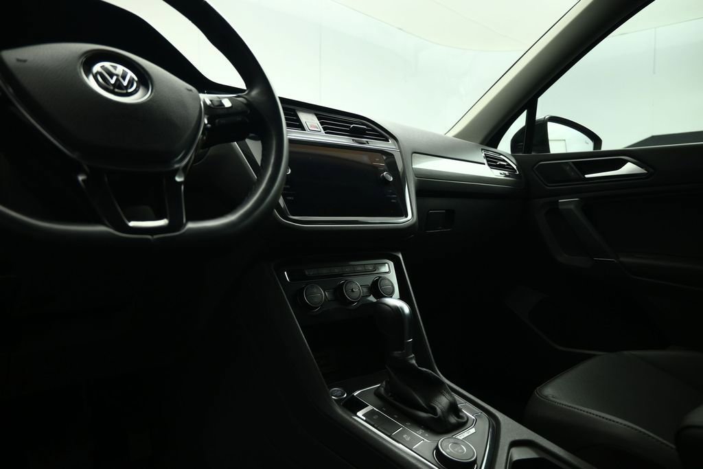 Used 2018 Volkswagen Tiguan SE w/ Panoramic Sunroof Package AWD/4WD image 46