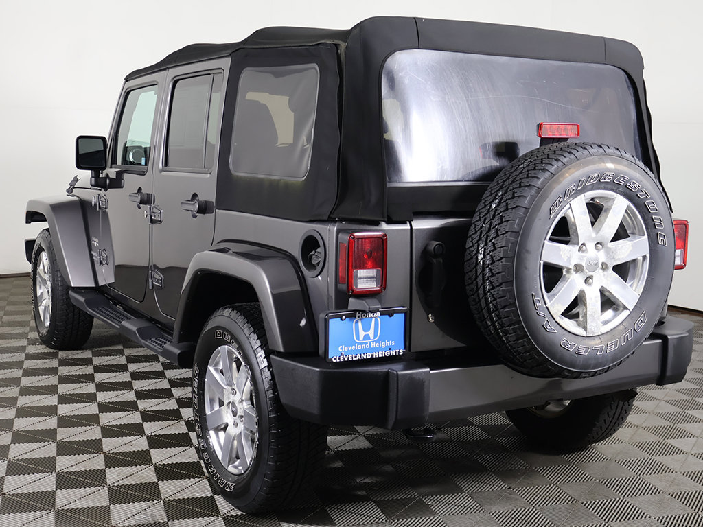 Used 2018 Jeep Wrangler Unlimited Sahara AWD/4WD image 4