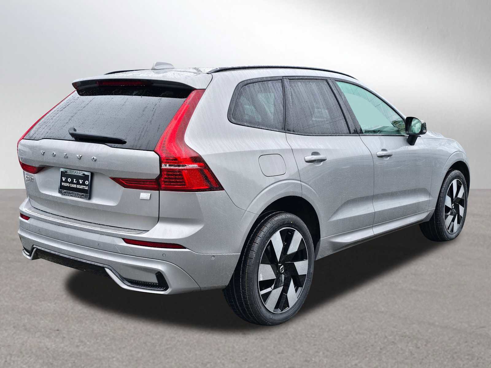 Certified 2024 Volvo XC60 T8 Plus w/ Protection Package Premier image 3