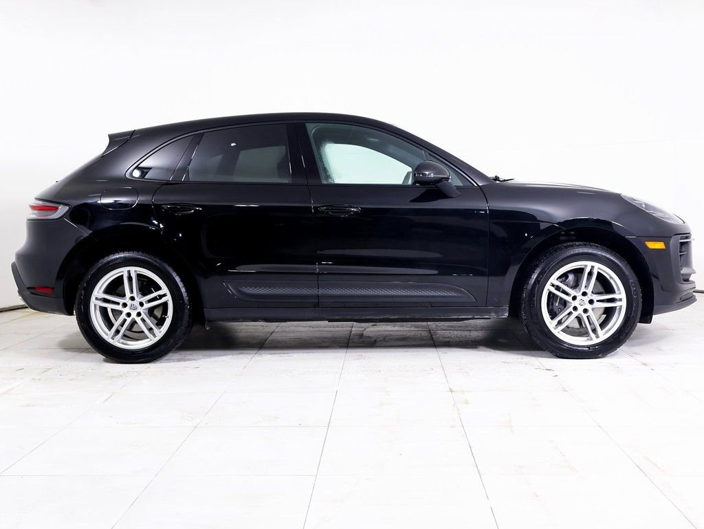 Certified 2025 Porsche Macan AWD/4WD image 27