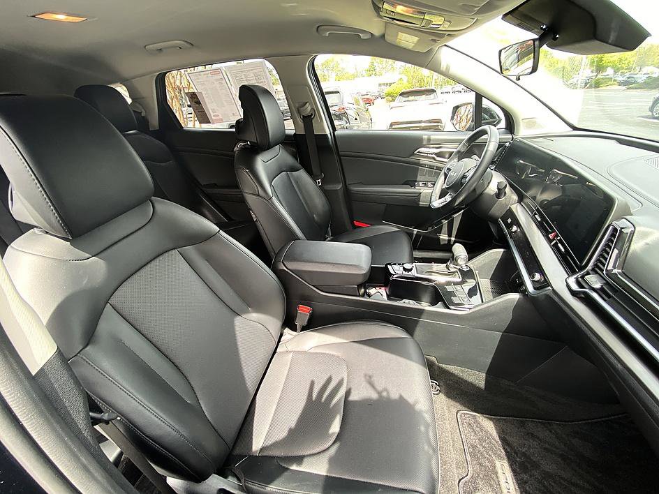 Used 2025 Kia Sportage EX image 18