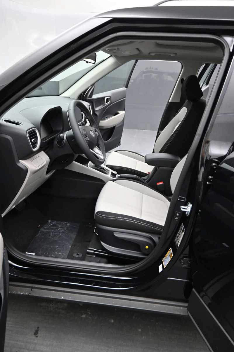 New 2026 Hyundai Venue SEL FWD image 15