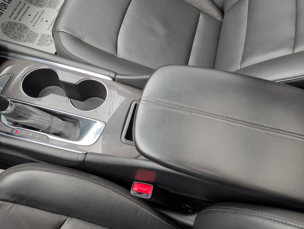 Used 2020 Chevrolet Malibu LT w/ Leather Package FWD image 17