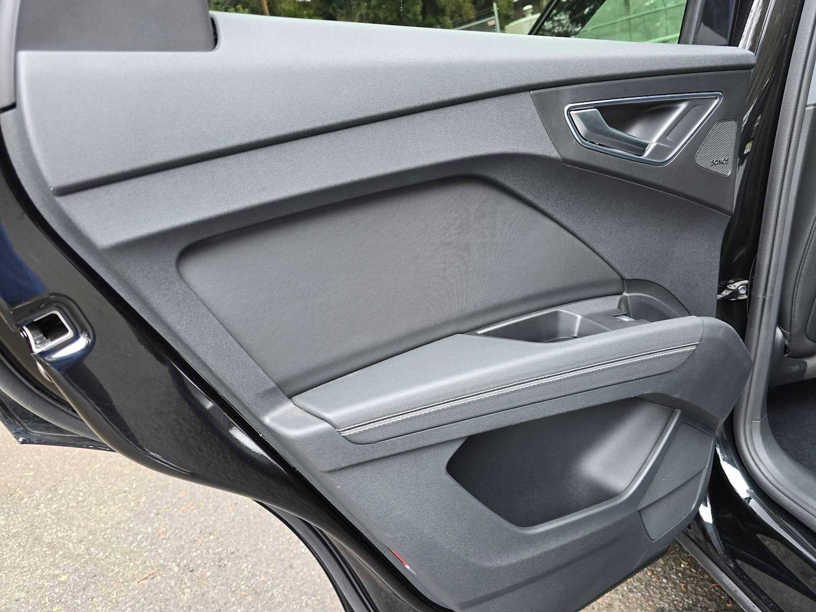 Used 2022 Audi Q4 e-tron Prestige image 15