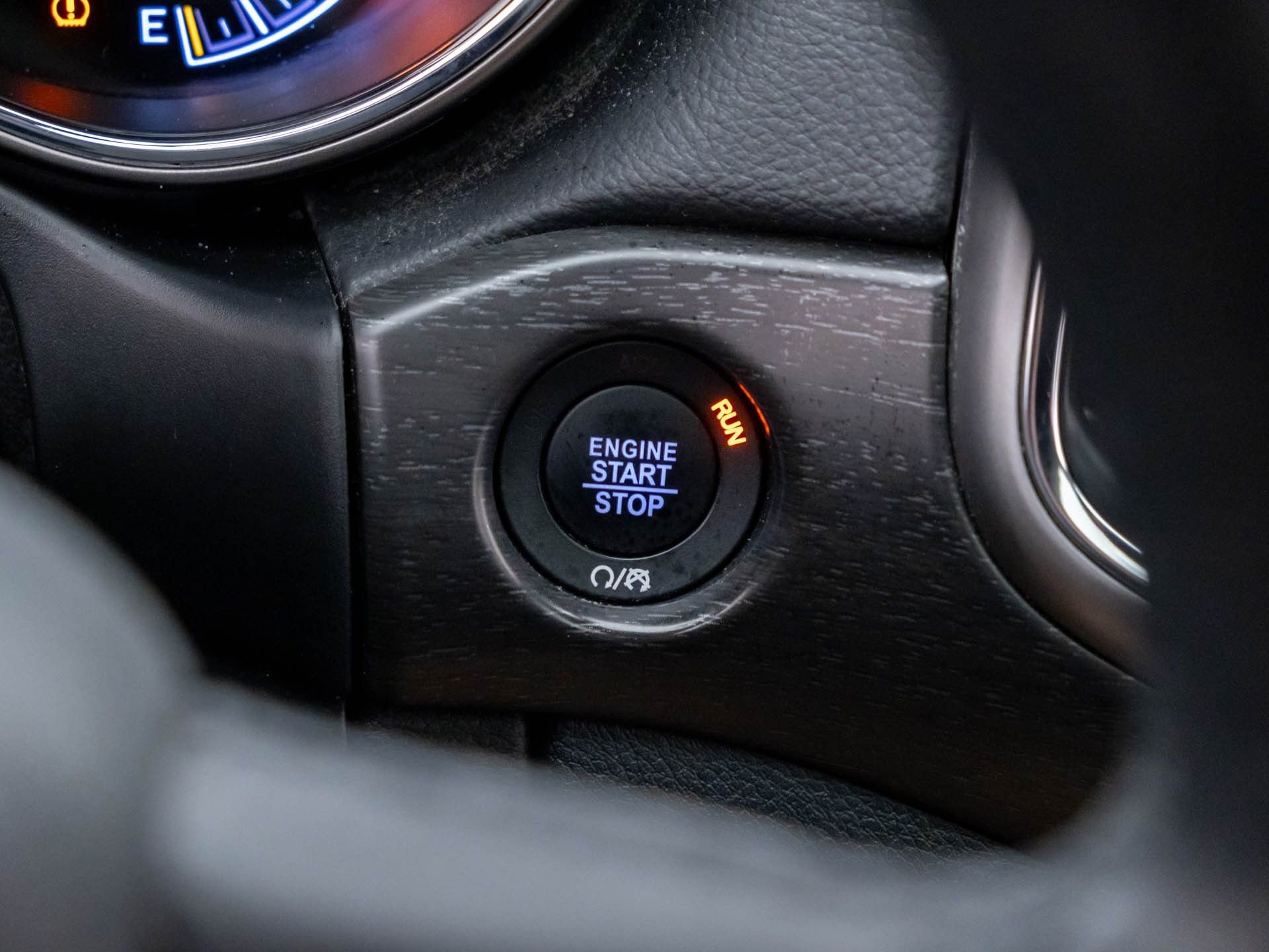 Used 2018 Jeep Grand Cherokee Altitude AWD/4WD image 22