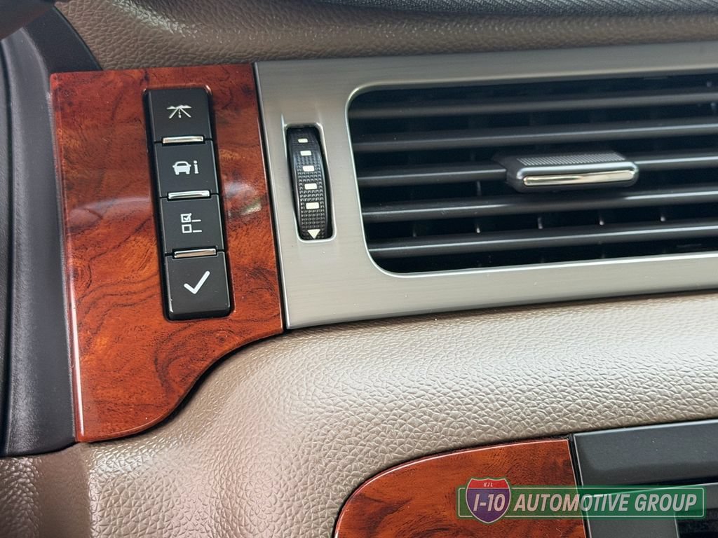 Used 2013 Chevrolet Avalanche LTZ AWD/4WD image 31