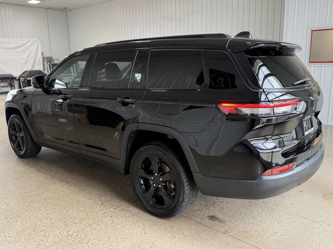 Used 2023 Jeep Grand Cherokee L Laredo AWD/4WD image 18