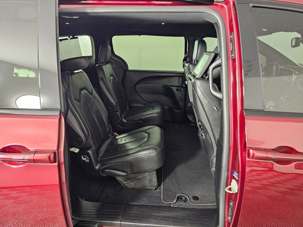 Used 2021 Chrysler Pacifica Touring-L w/ Uconnect Theater Family Group AWD/4WD image 36