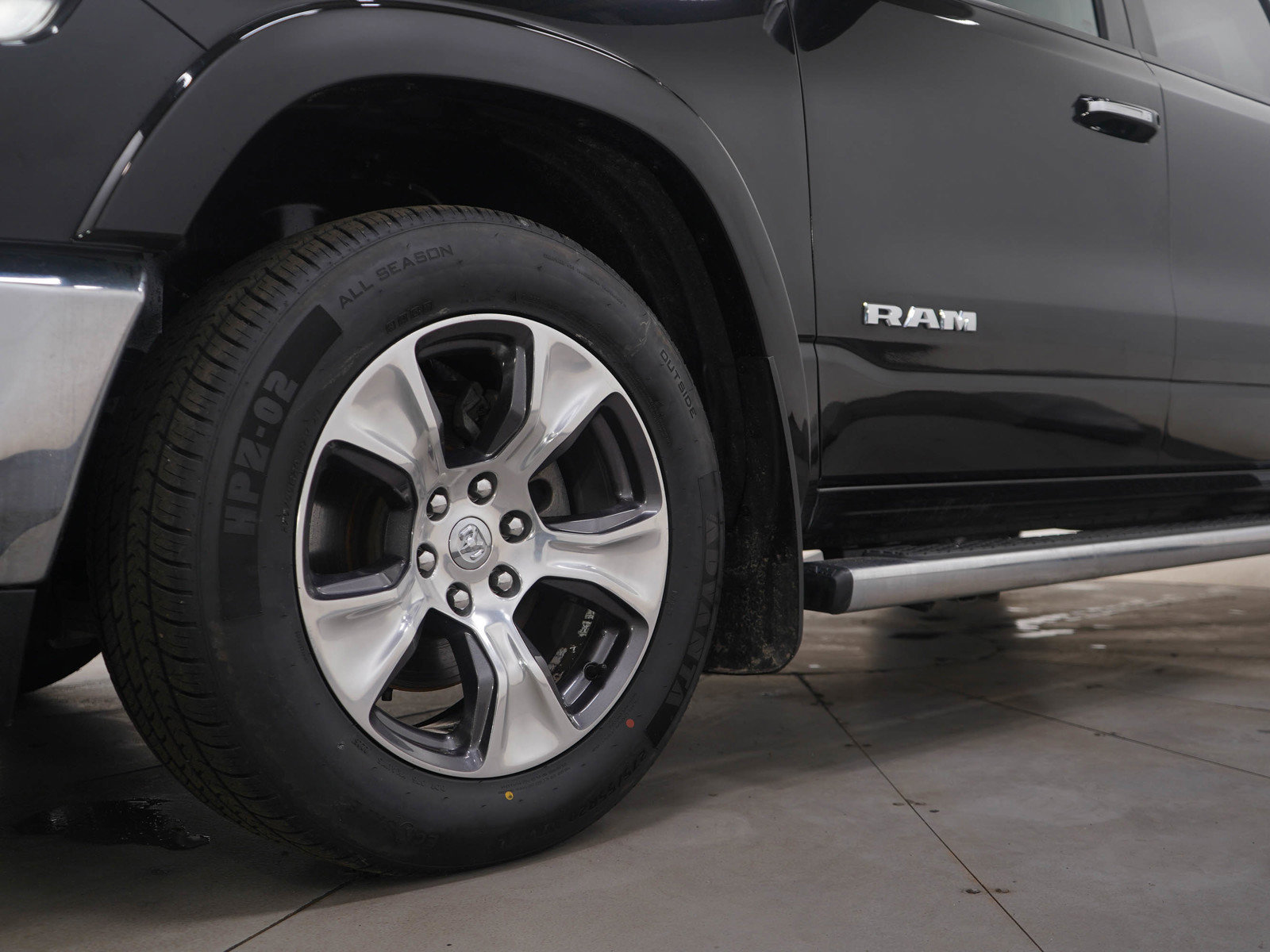 Used 2019 RAM 1500 Laramie image 30