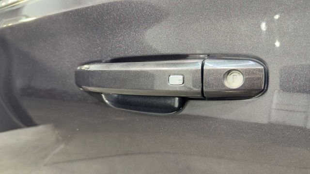 Used 2016 GMC Yukon XL SLT w/ Open Road Package image 12