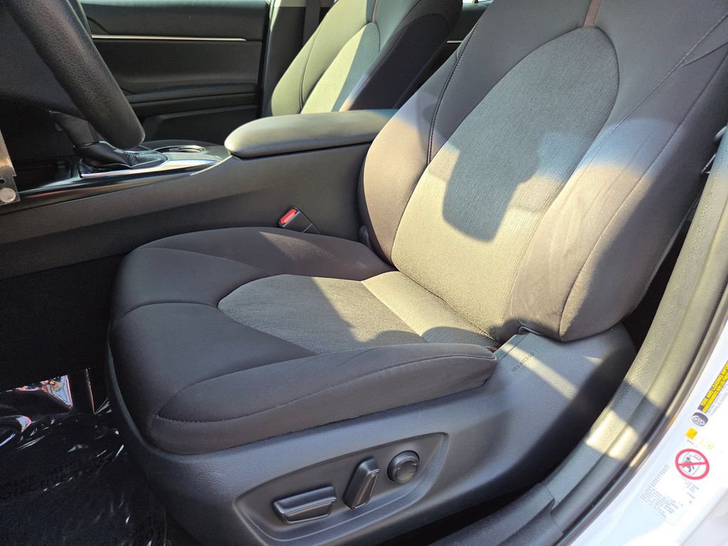 Used 2018 Toyota Camry LE FWD image 25
