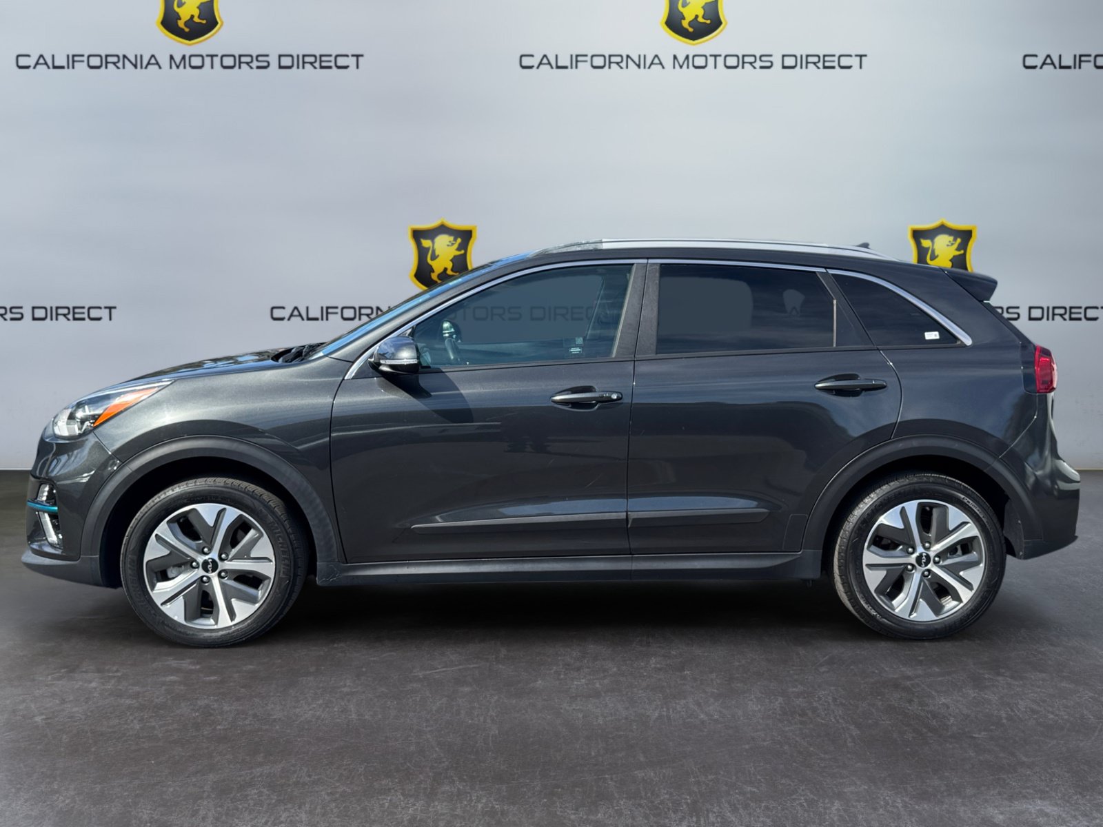 Used 2022 Kia Niro EX FWD image 2