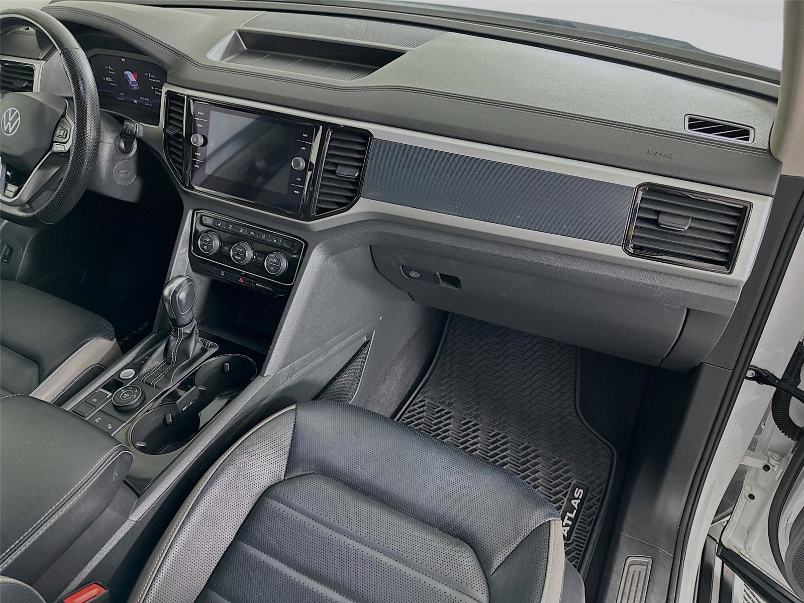 Used 2022 Volkswagen Atlas SEL Premium image 30