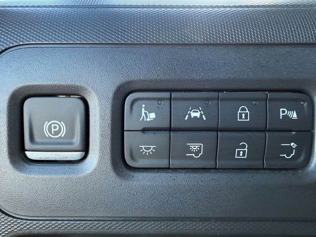 Used 2025 Chevrolet Brightdrop 400 w/ Battery Pack, Max Range AWD/4WD image 12