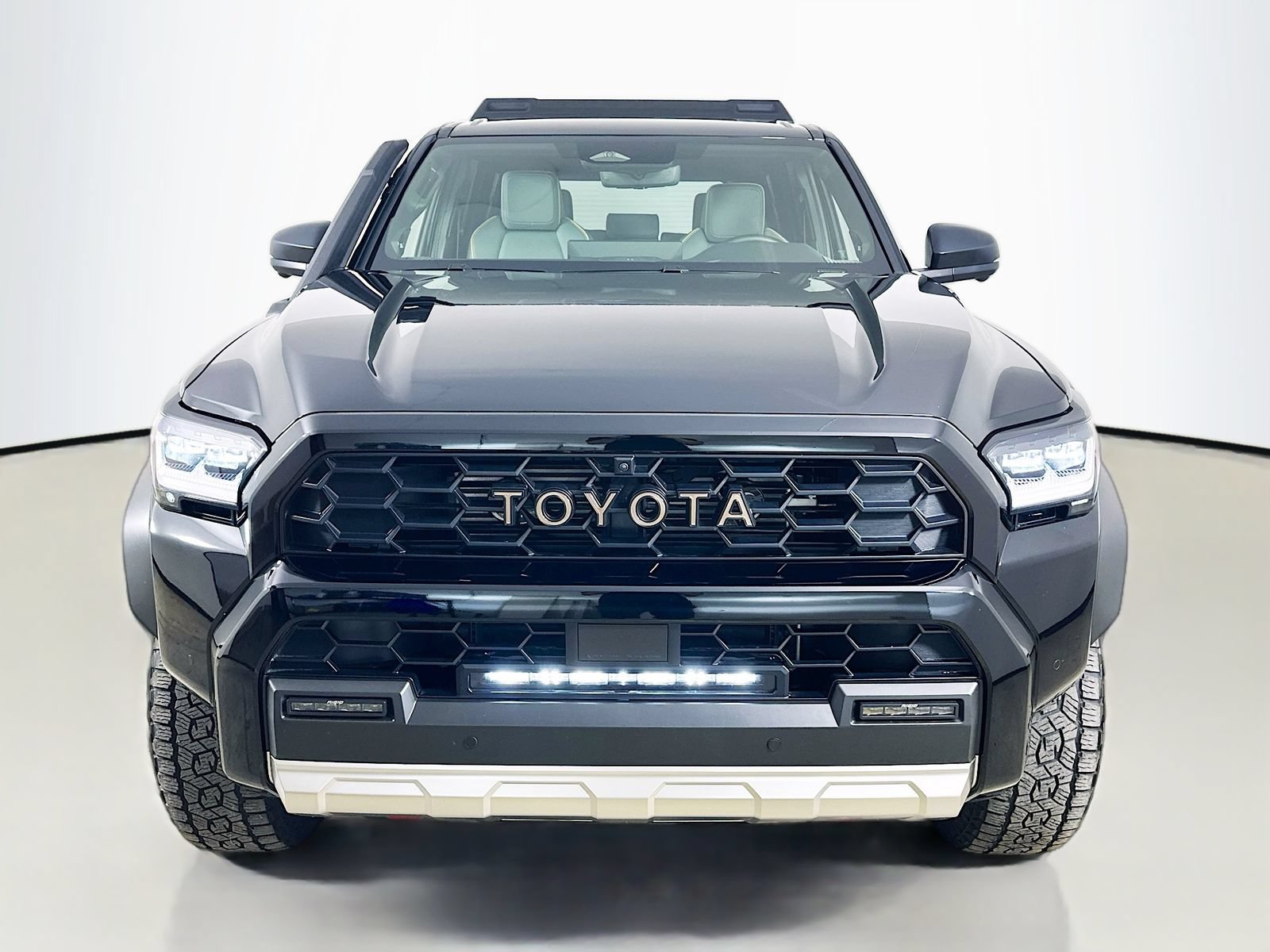 Used 2025 Toyota 4Runner Trailhunter AWD/4WD image 2