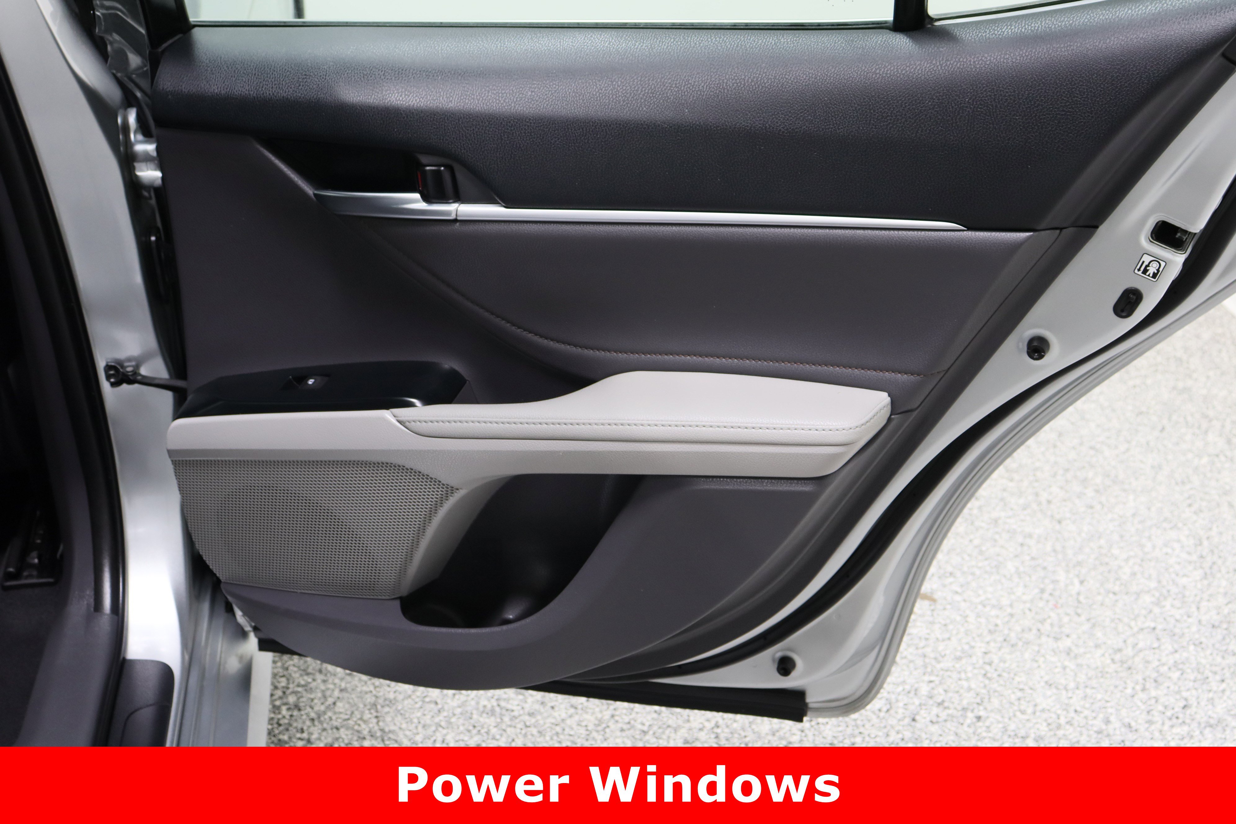 Certified 2018 Toyota Camry XLE image 34