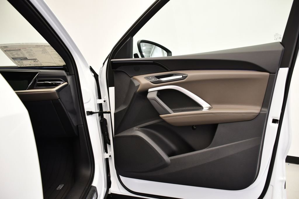 Used 2025 Audi Q5 Premium w/ Convenience Package image 42