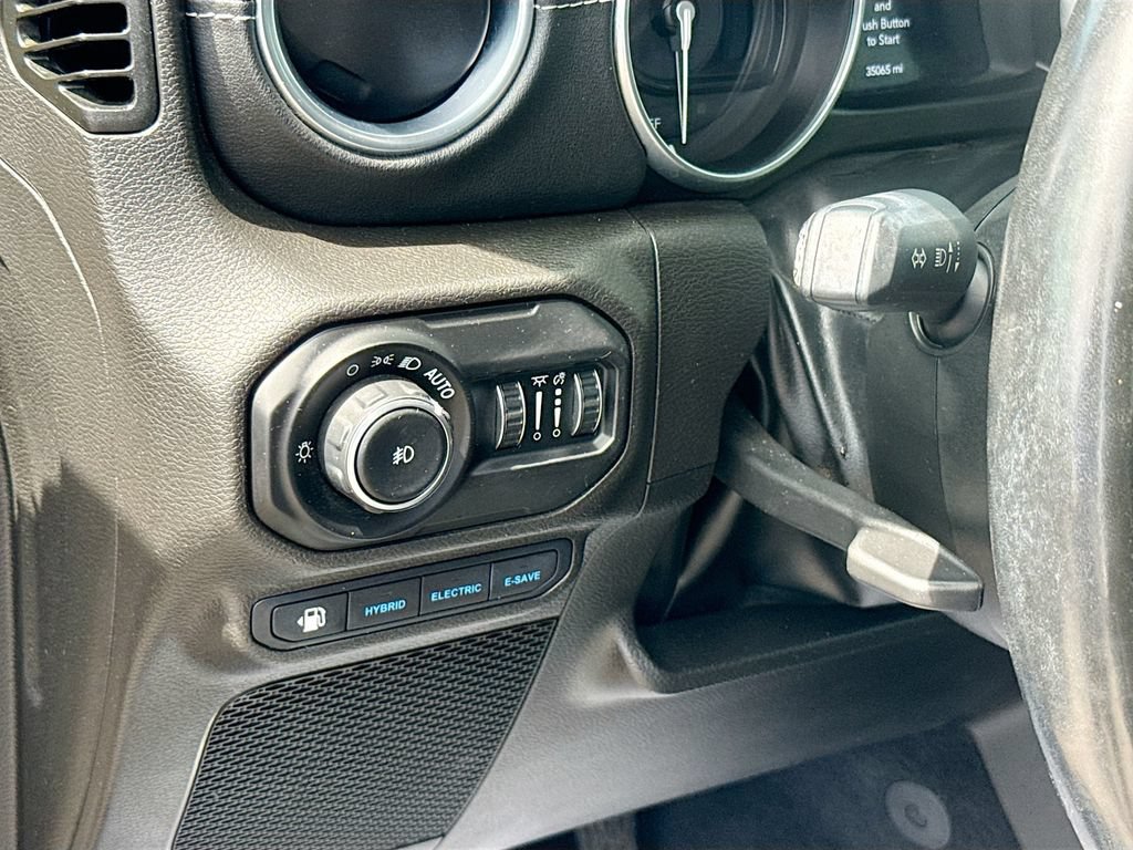 Used 2022 Jeep Wrangler Unlimited Sahara w/ Cold Weather Group AWD/4WD image 11