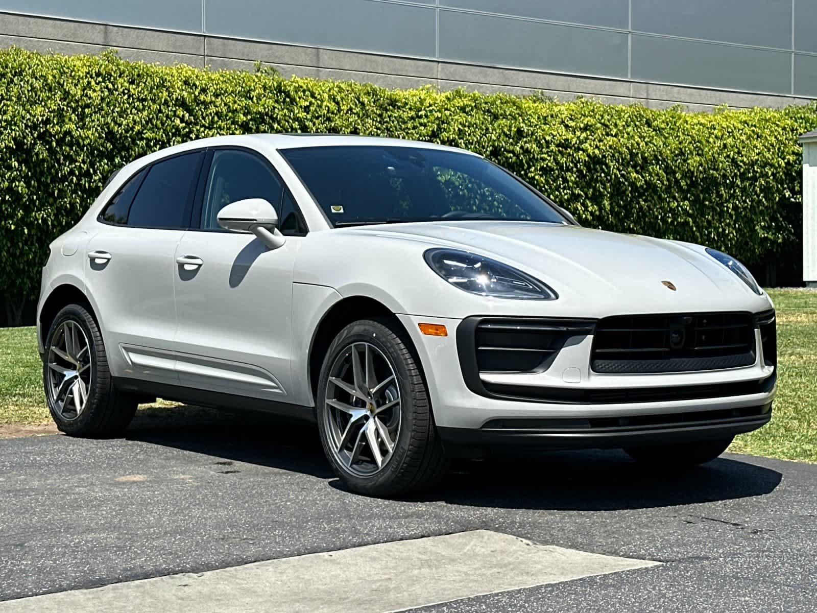 New 2026 Porsche Macan AWD/4WD image 10