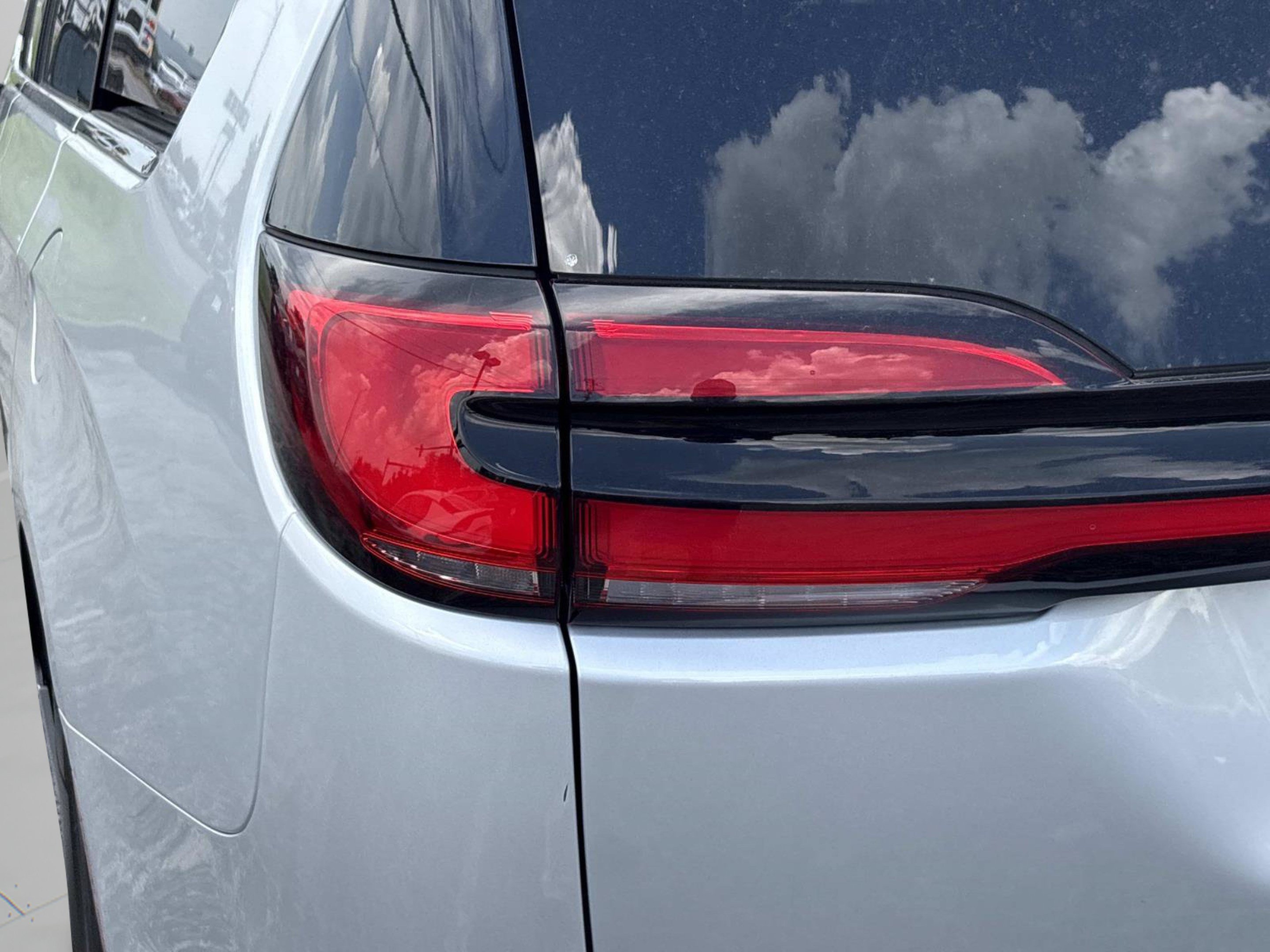 Used 2024 Chrysler Pacifica Touring-L FWD image 36
