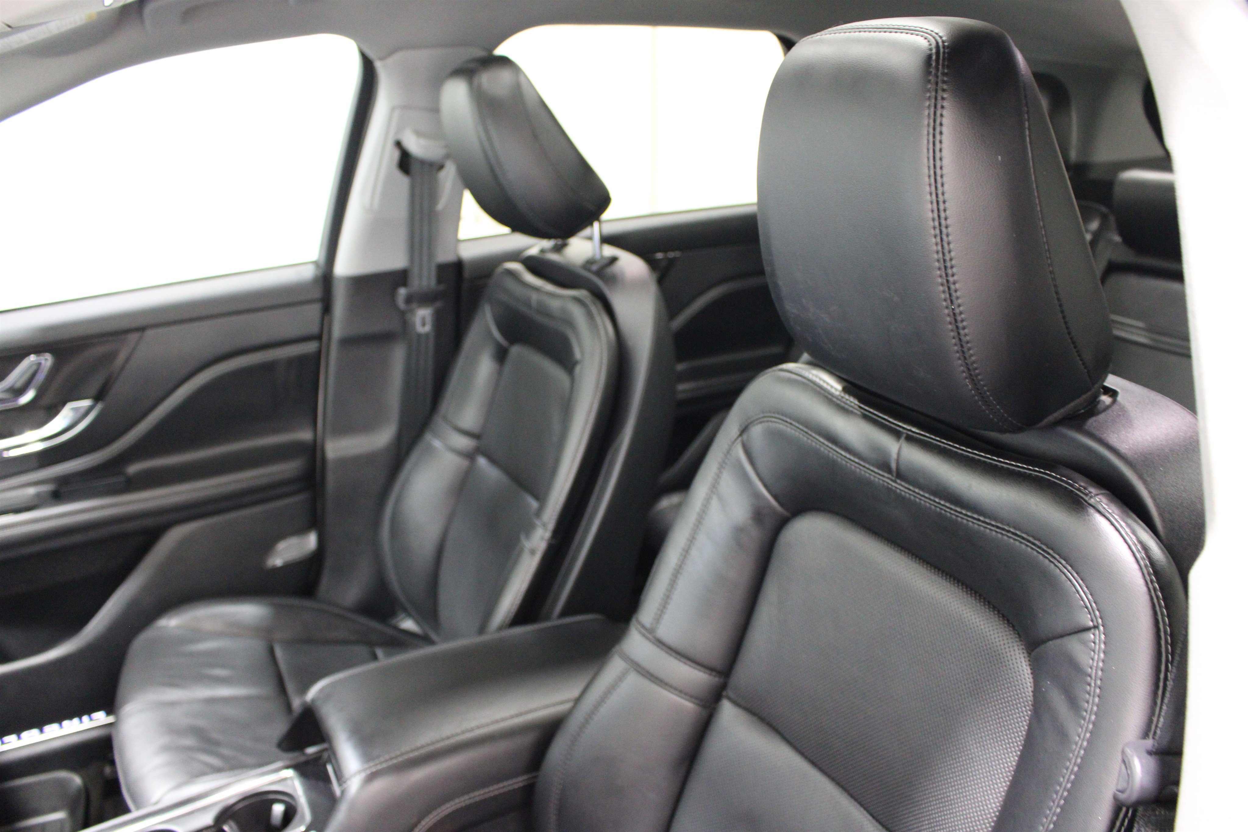 Certified 2022 Lincoln Corsair AWD w/ Premium Package image 4