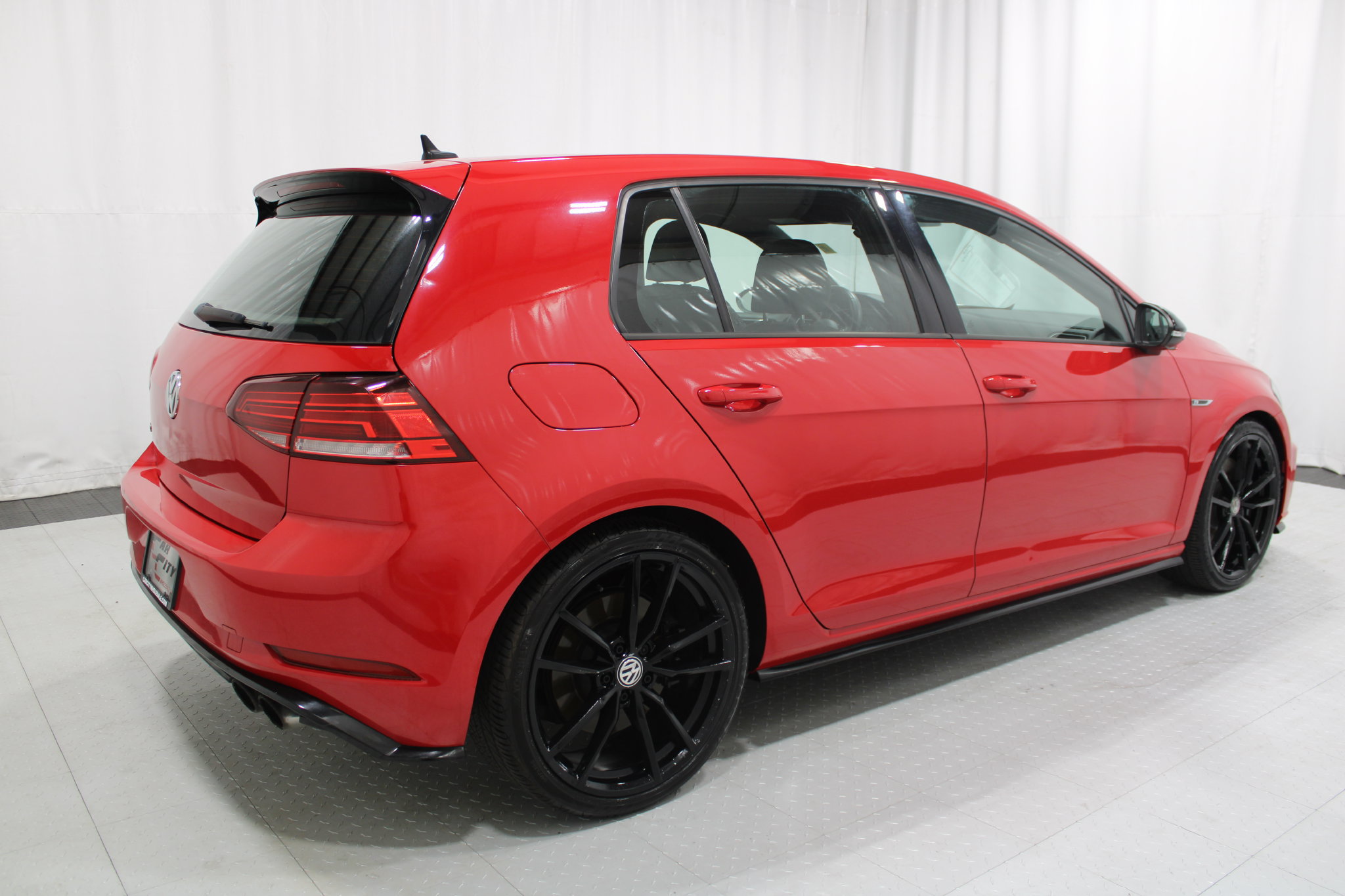 Used 2018 Volkswagen Golf R 4-Door AWD/4WD image 6