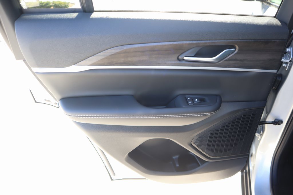 New 2025 Jeep Grand Cherokee Limited image 18