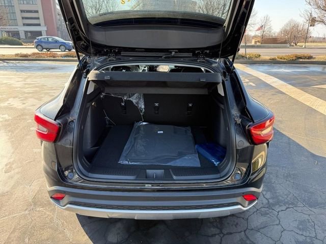 Used 2025 Chevrolet Trax LT w/ Driver Confidence Package image 6