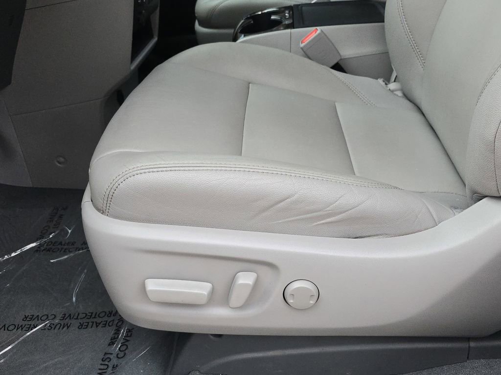Used 2019 Toyota Sienna XLE w/ XLE Navigation Package image 21