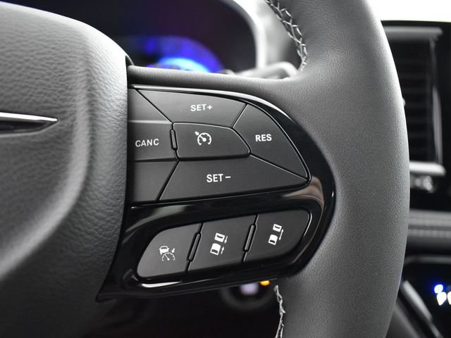 New 2026 Chrysler Pacifica Select AWD/4WD image 18
