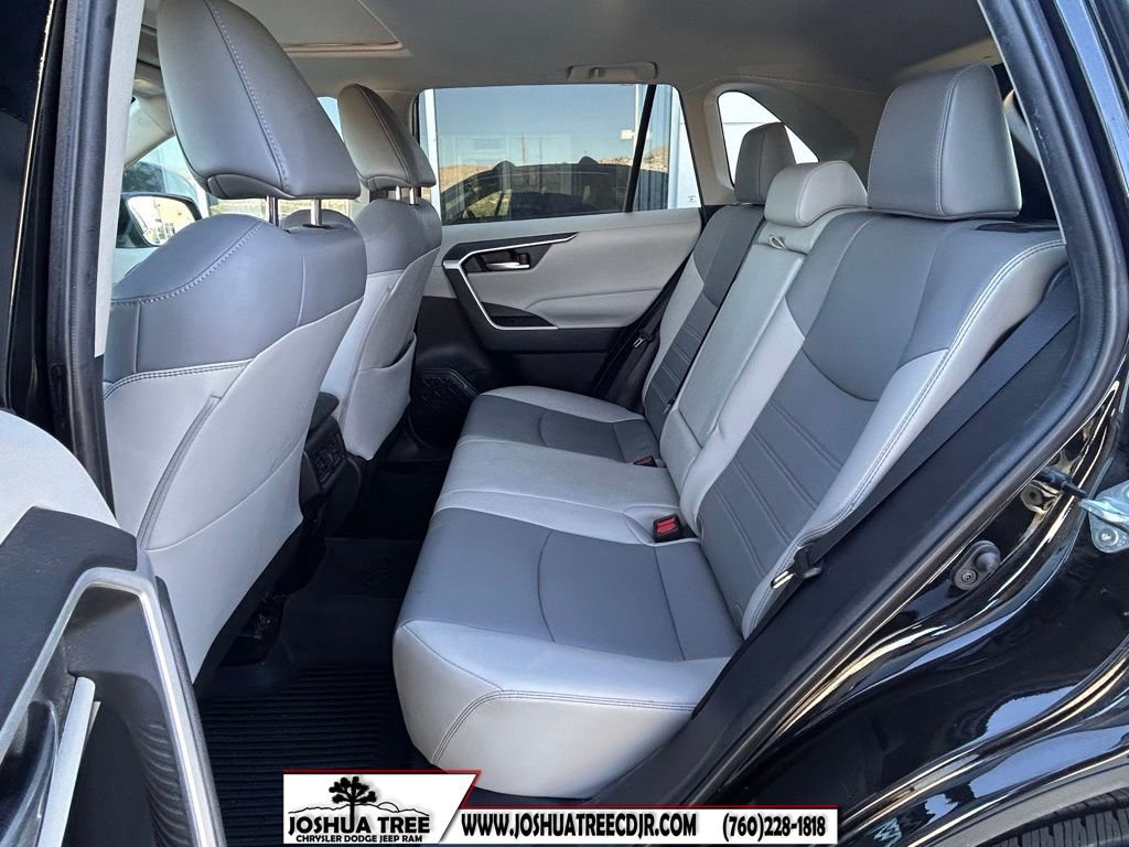 Used 2021 Toyota RAV4 XLE Premium image 14