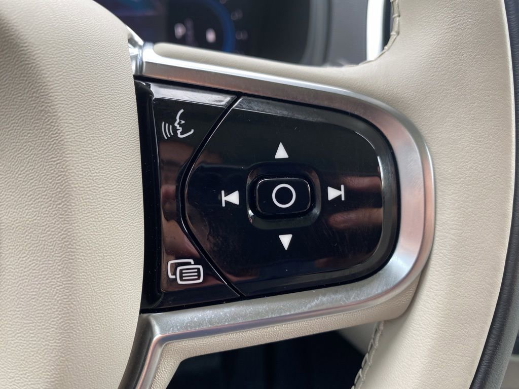 Used 2023 Volvo XC90 B6 Plus w/ Protection Package image 23
