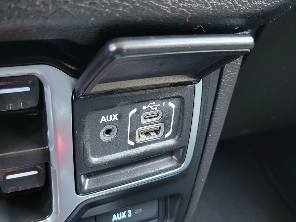 Used 2025 Jeep Wrangler Unlimited Sport AWD/4WD image 13