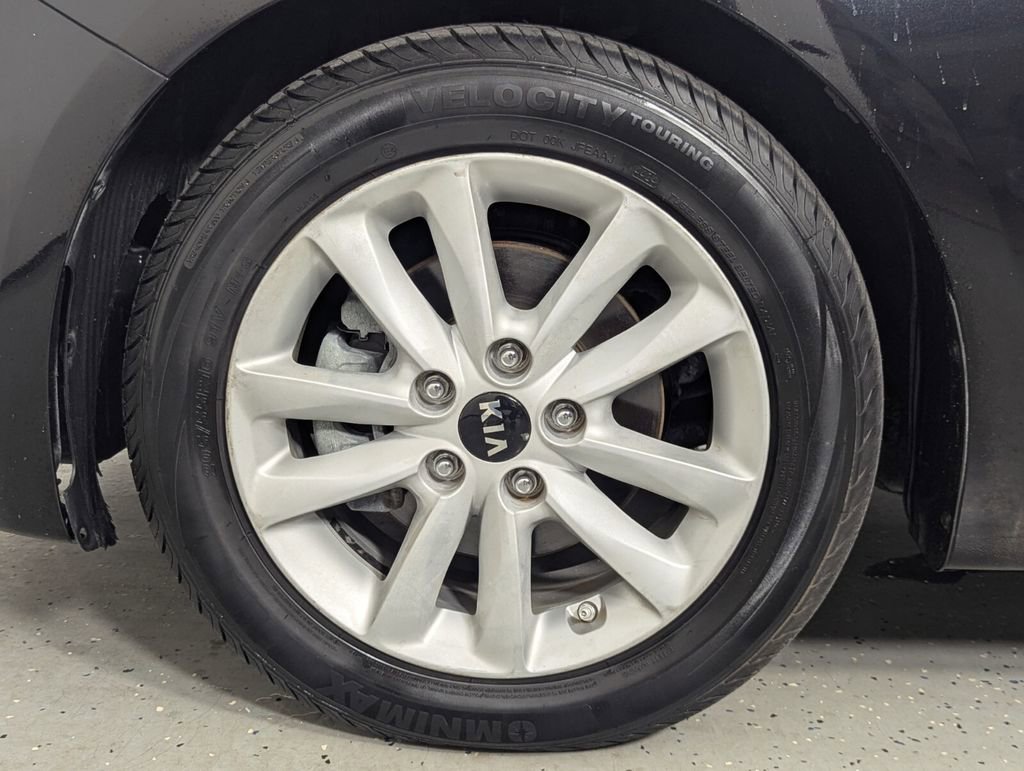 Used 2017 Kia Forte S w/ S Technology Package image 9