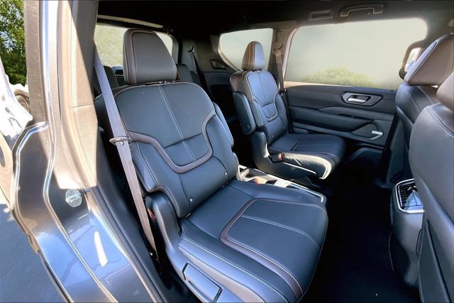 New 2026 Nissan Armada SL w/ Captain's Chari Seat Package AWD/4WD image 9