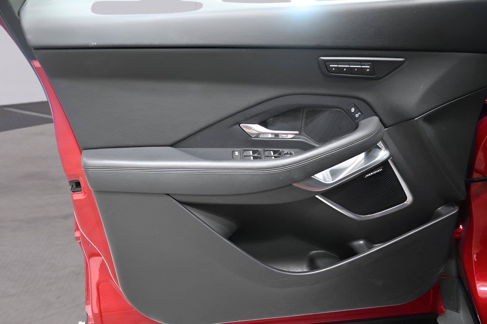 Used 2019 Jaguar E-PACE SE AWD/4WD image 9