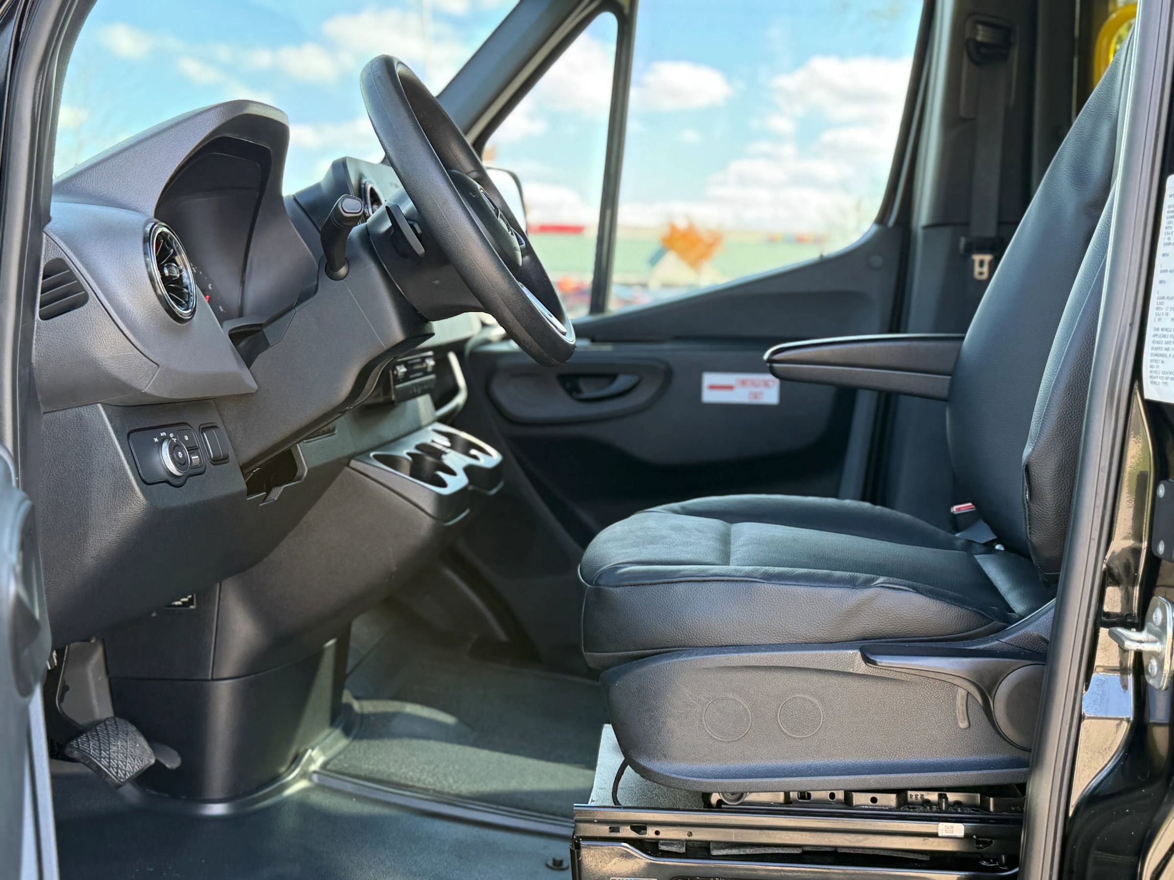 Used 2019 Mercedes-Benz Sprinter 3500 image 30