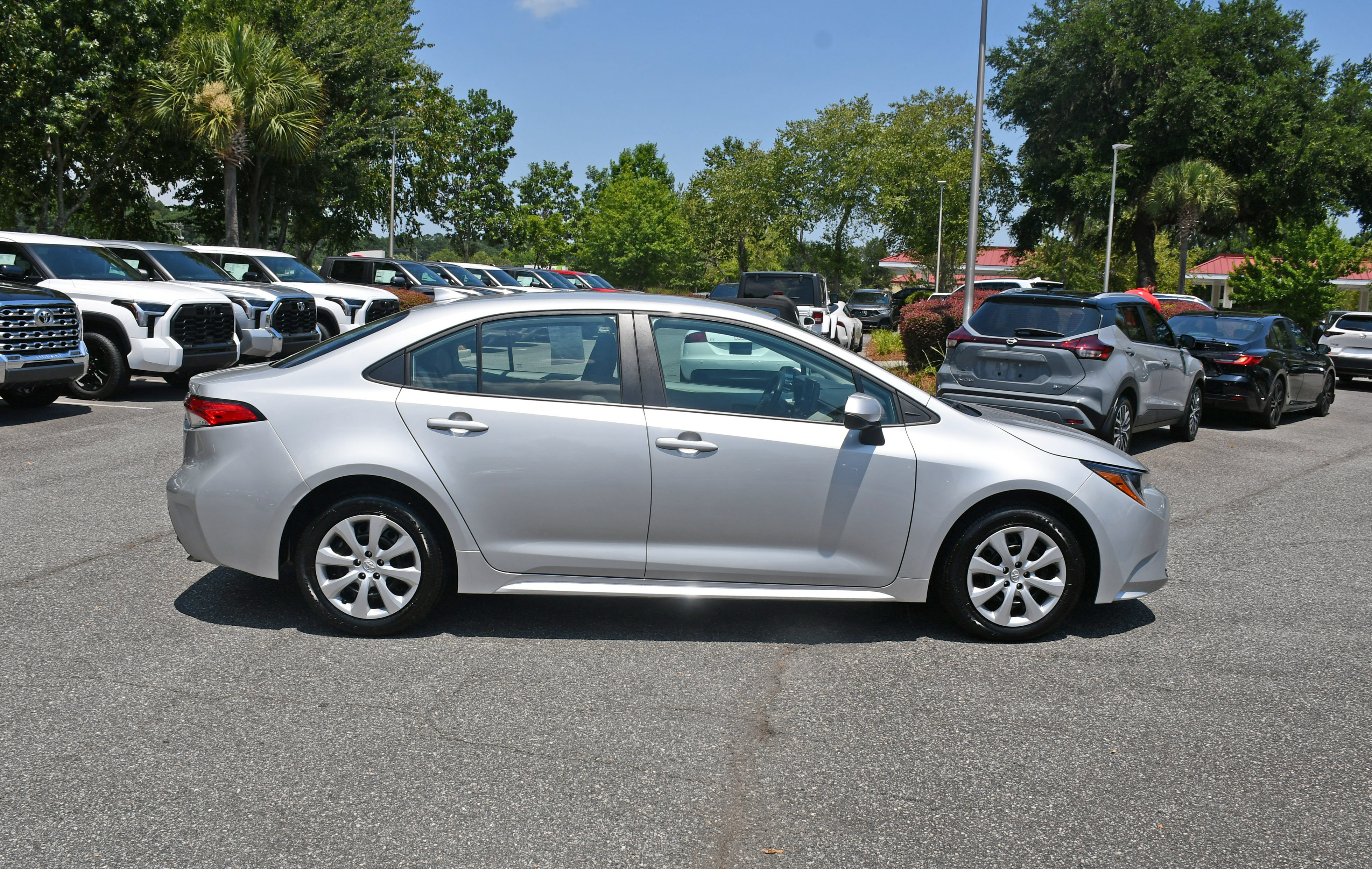 Certified 2025 Toyota Corolla LE FWD image 5