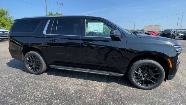 New 2026 Chevrolet Suburban LT w/ Comfort Package AWD/4WD image 3