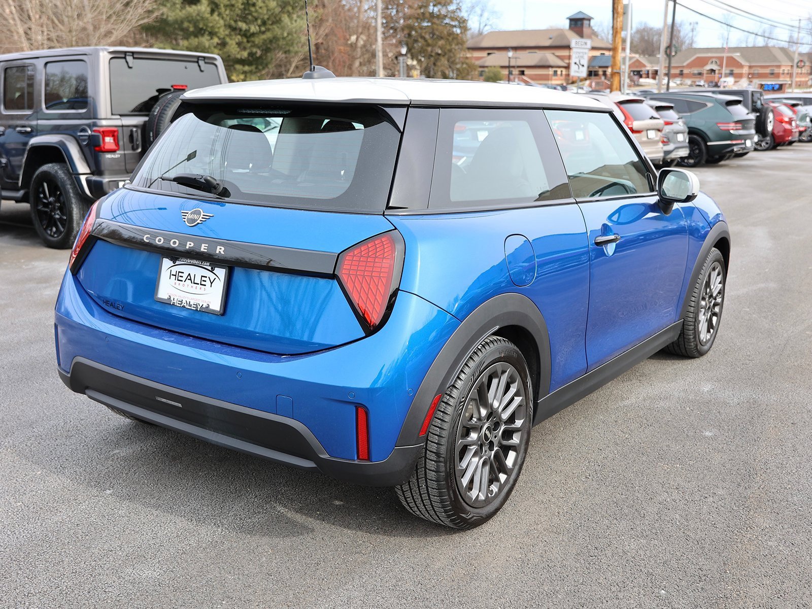 Used 2025 MINI Cooper 2-Door Hardtop image 7