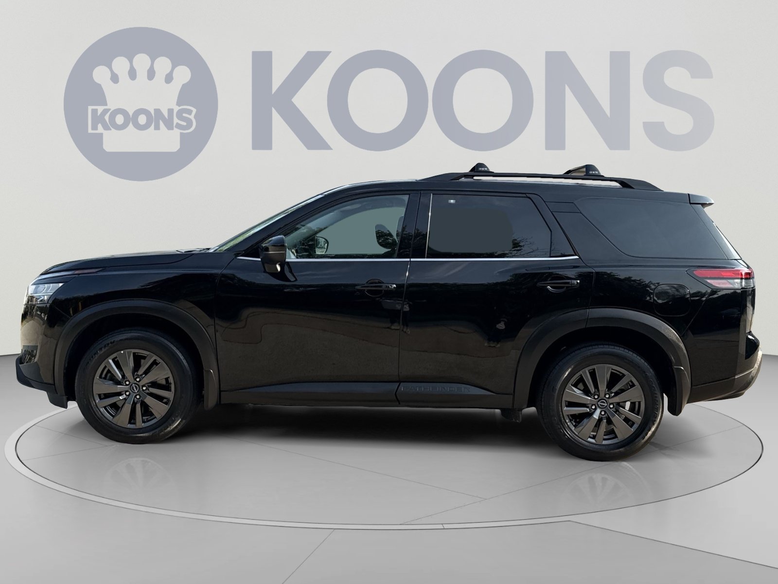 Used 2022 Nissan Pathfinder SV AWD/4WD image 2