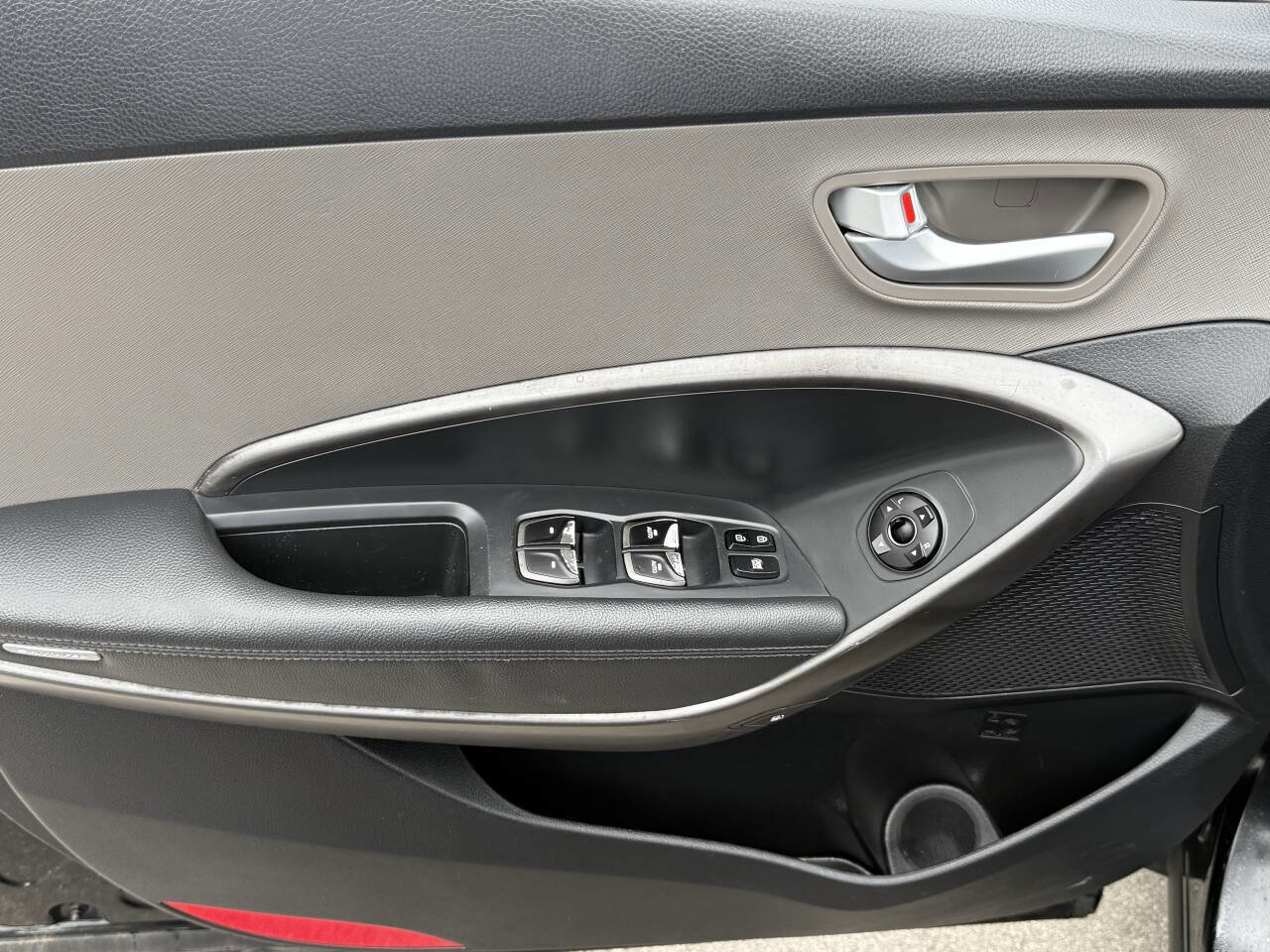 Used 2017 Hyundai Santa Fe SE AWD/4WD image 9