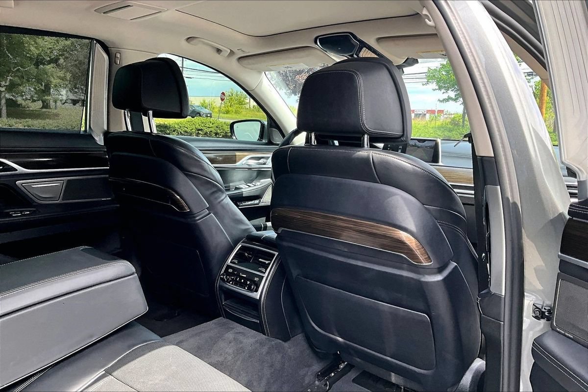 Used 2018 BMW 750i xDrive AWD/4WD image 15
