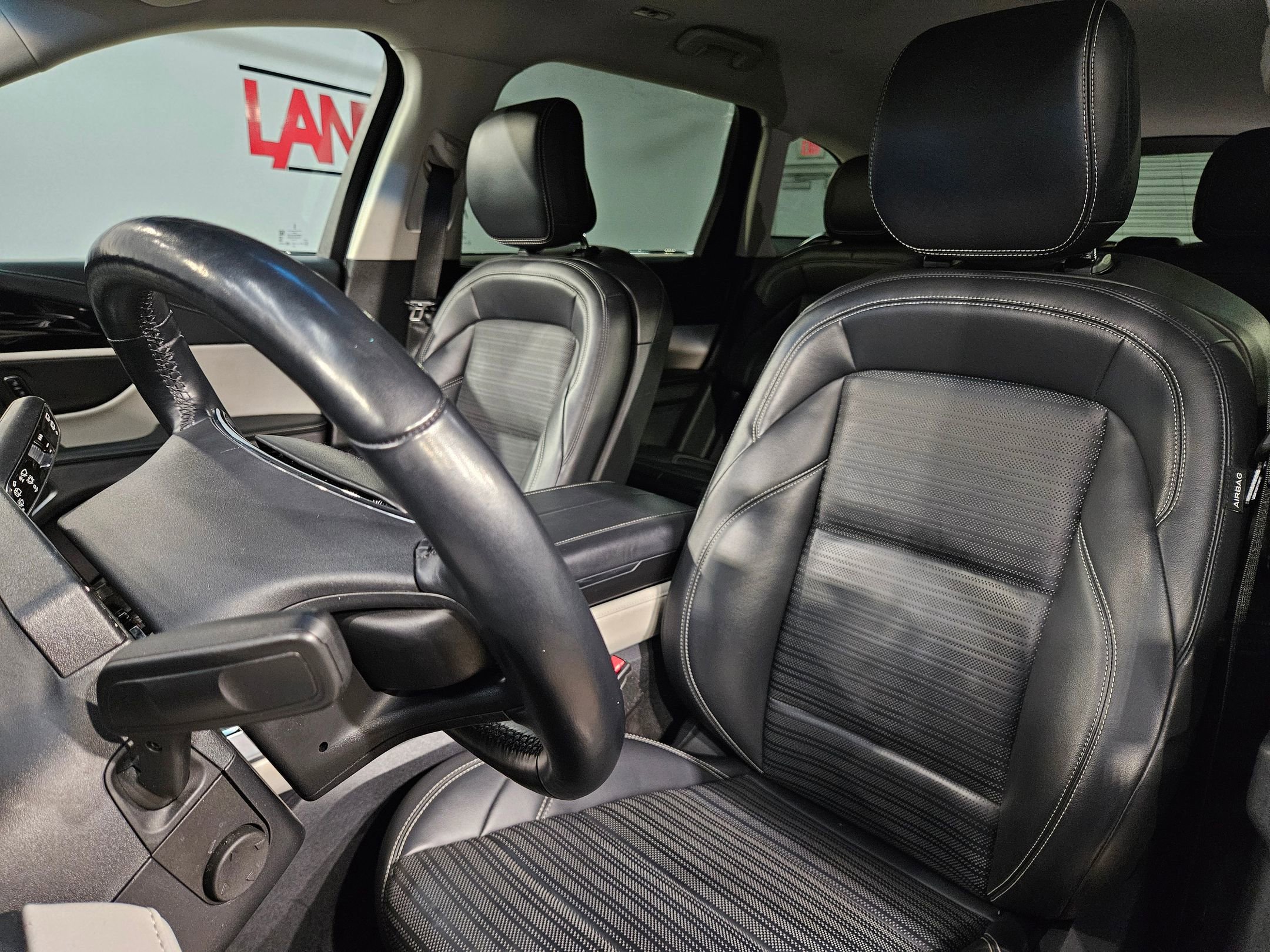 Used 2024 Lincoln Nautilus Reserve image 24